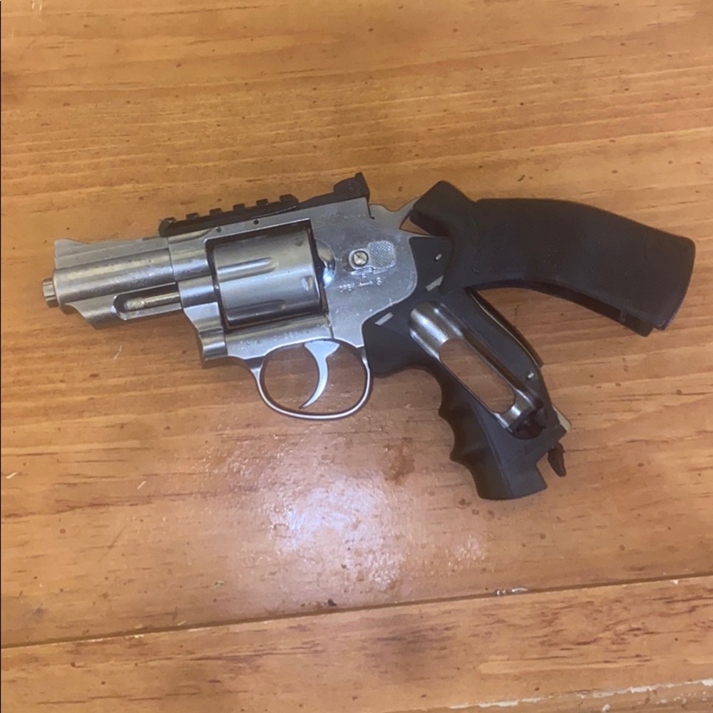 Co2 pistol